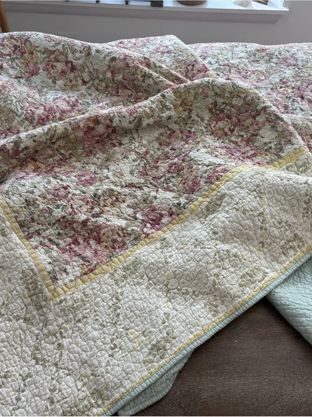 Jessica Simpson Floral Quilt in Full Size